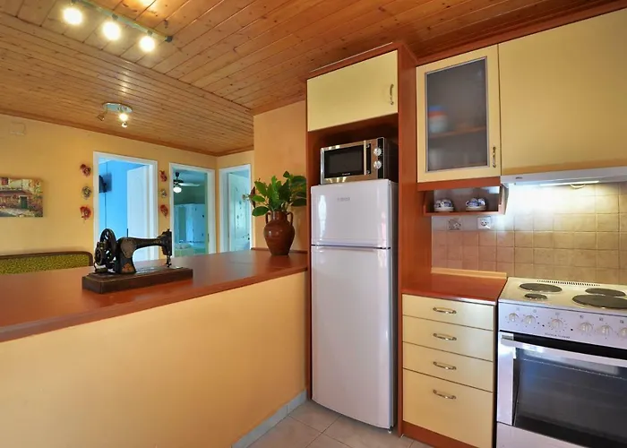 Mikroulis 度假居 Mastoratika